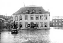 Inondations de 1925-1926-Hôtel de ville de Seraing.  Photo AIDE